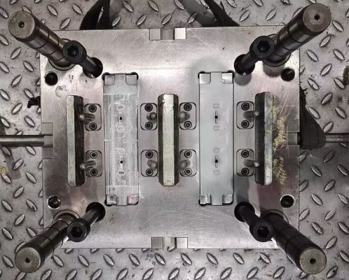 Pinpoint Gate Precision Injection Molding แม่พิมพ์ชิ้นส่วนพลาสติกที่มีความแม่นยำสูง