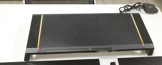 SECC โมเนอร์โลหะยืนด้วย USB3.0 ฮับ / การชาร์จไร้สาย