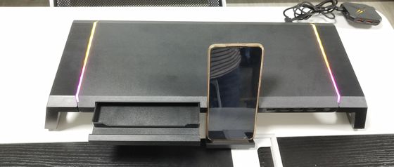 SECC โมเนอร์โลหะยืนด้วย USB3.0 ฮับ / การชาร์จไร้สาย